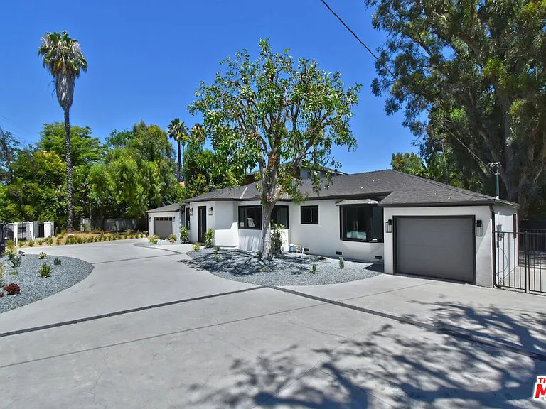 19061 Wells Dr — Photo 3