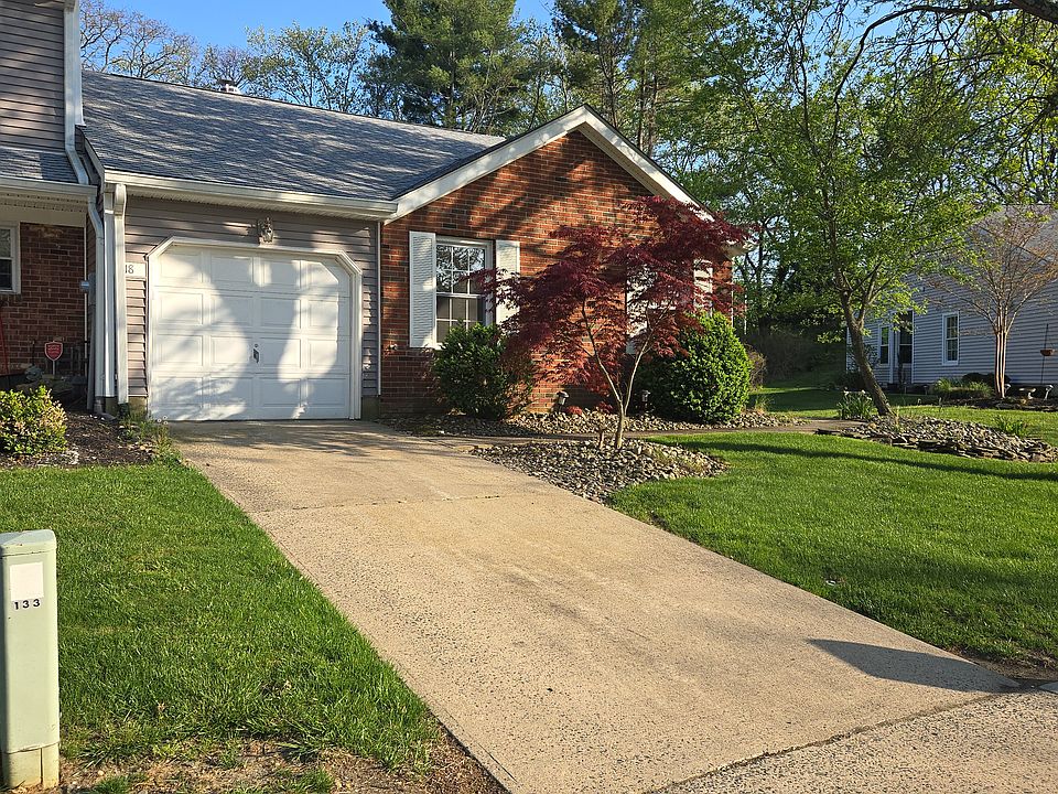 1st image of 18 Redwood Dr