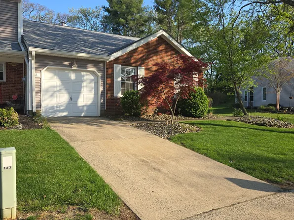18 Redwood Dr, Eatontown, NJ 07724