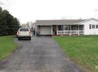 11589 Fuelberth Rd, Pekin, IL 61554