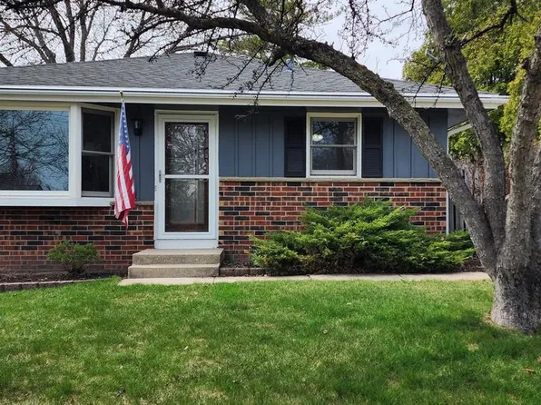 7535 South Lynhaven DRIVE, Oak Creek, WI 53154