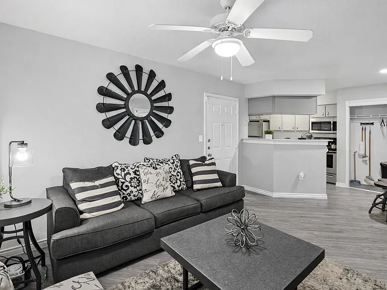 Stonecreek Apartments — Photo 8