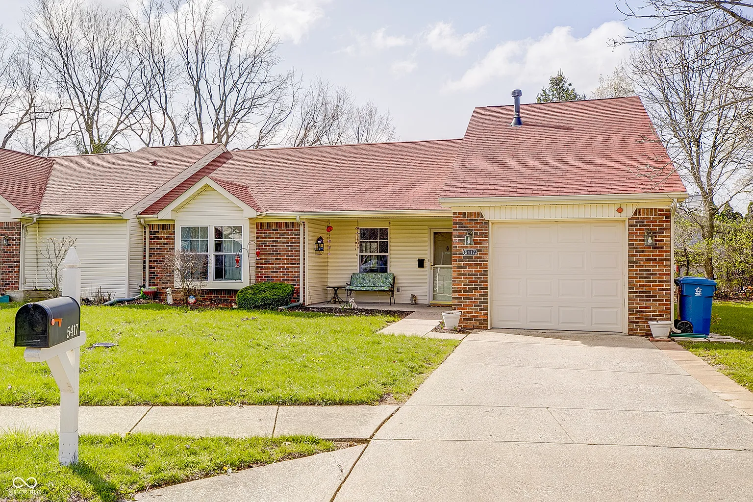 5417 Kerns Ln photo 1