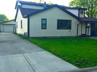 1588 Faithorn Ave, Crete, IL 60417