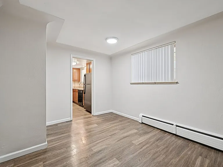 Dahlia Apartments — Photo 10