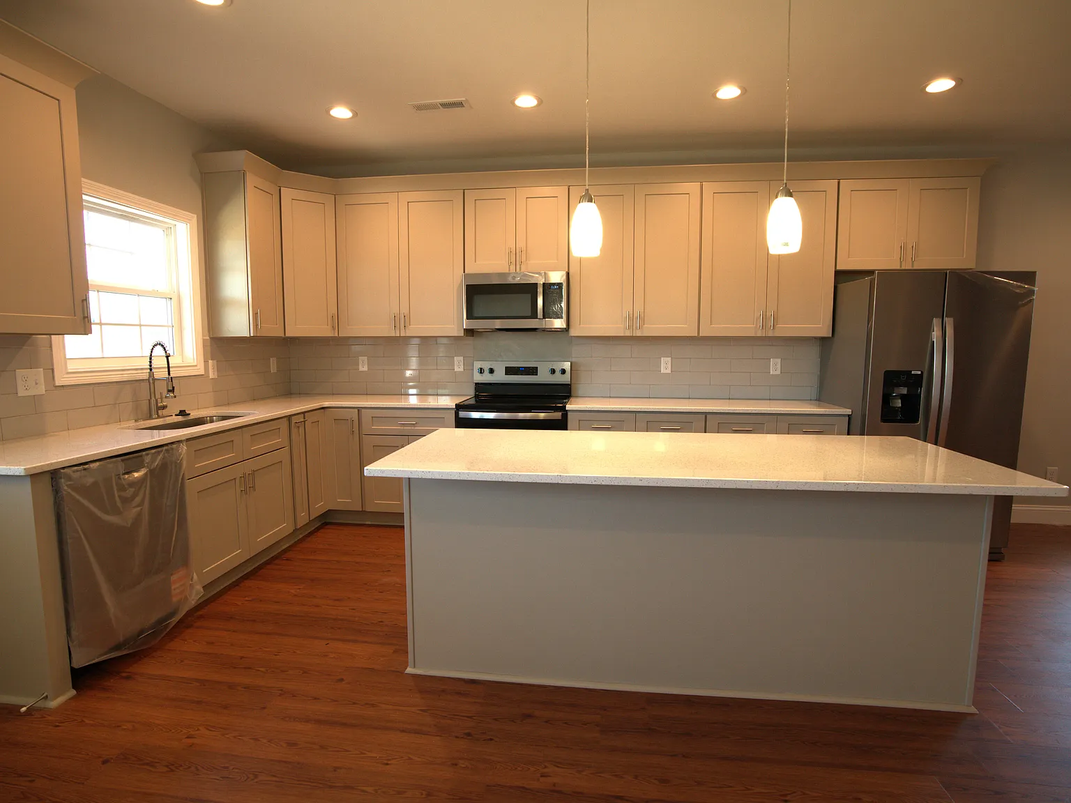 4 bed, 1742 sqft, $2,050 — Photo 4