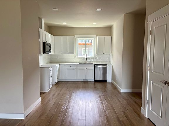 4th image of 2600 Racquet Ln