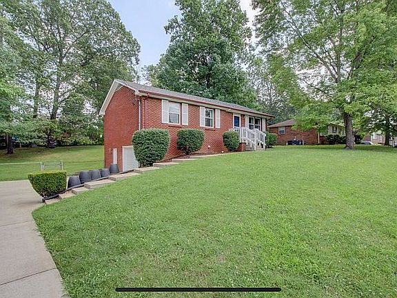 3rd image of 630 Linda Ln