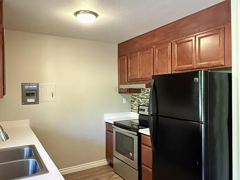 23732 Hillhurst Dr #73 — Photo 3