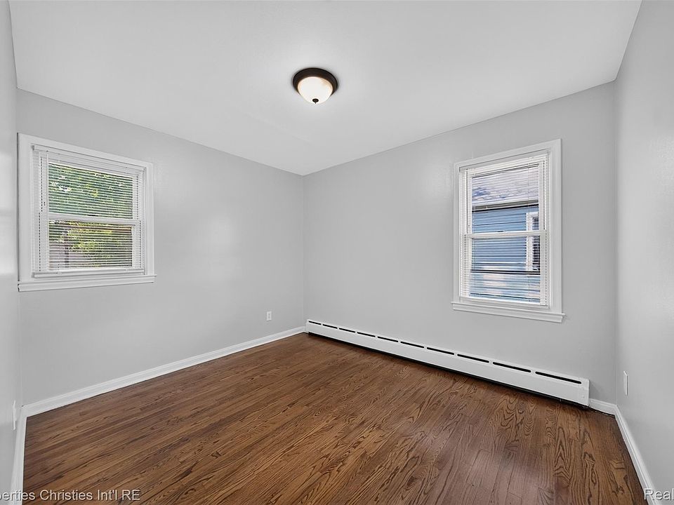 880 Jewell St, photo 19