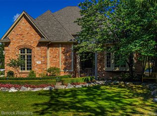 255 Valley View Ln, Birmingham, MI 48009