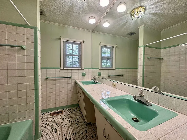 400 Harrill St — Photo 13