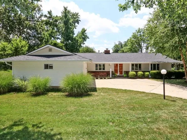 3343 W 98th St, Overland Park, KS 66206