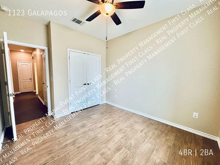 1123 Galapagos — Photo 11