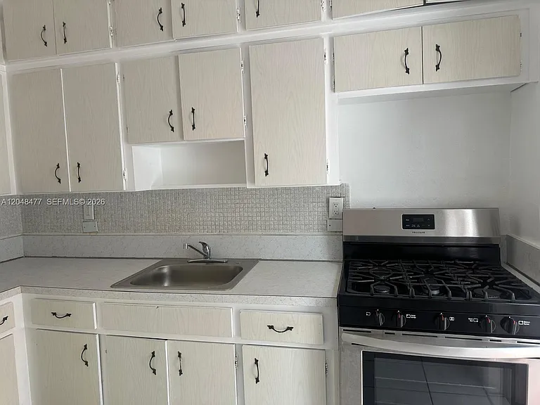 7860 Harding Ave #4B — Photo 3