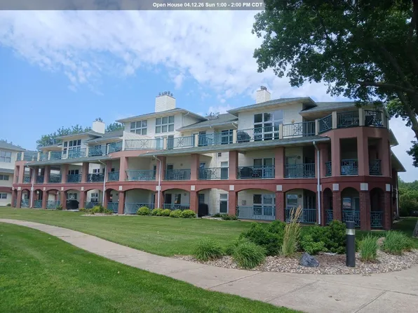 1605 Chalstrom Beach Rd, Okoboji, IA 51355