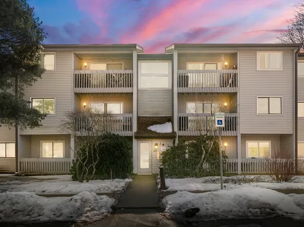 2011 Franklin Crossing Rd, Franklin, MA 02038