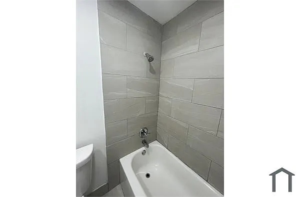 Building Photo - 202 NW 32nd Ct #208
