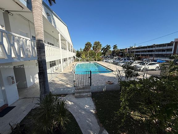 3rd image of 1471 NE 170th St APT 215A