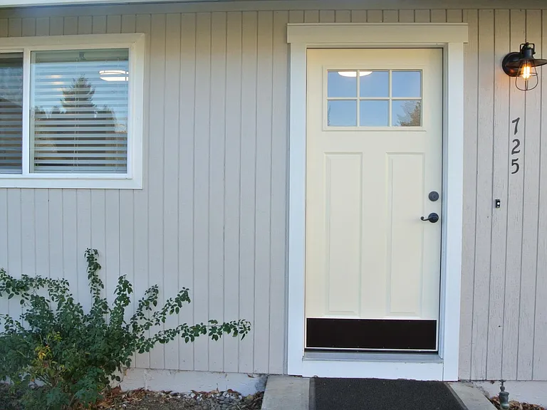 Highly Desired Neighborhood in the East Medford