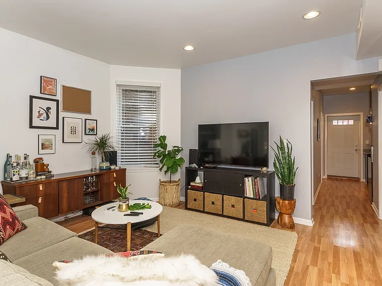 1844 N Whipple St #2F — Photo 6