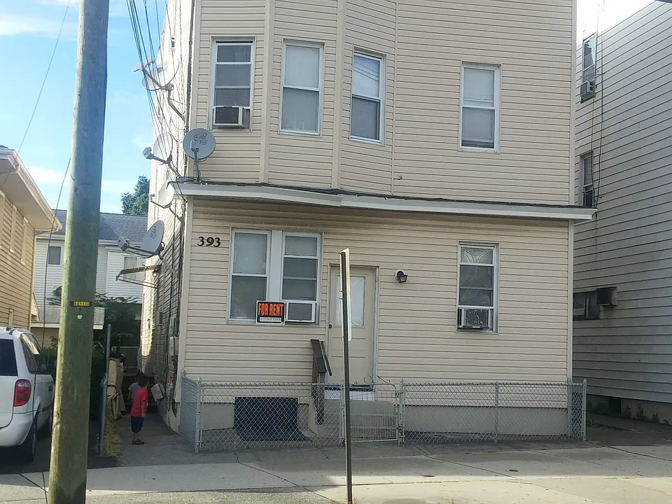 Building Photo 4