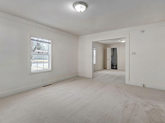 5th image of 800 W Della Street