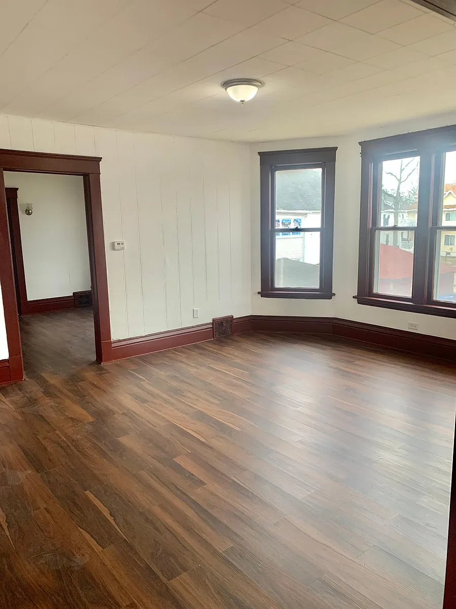 Building Photo - 812 E Lincoln Hwy #2