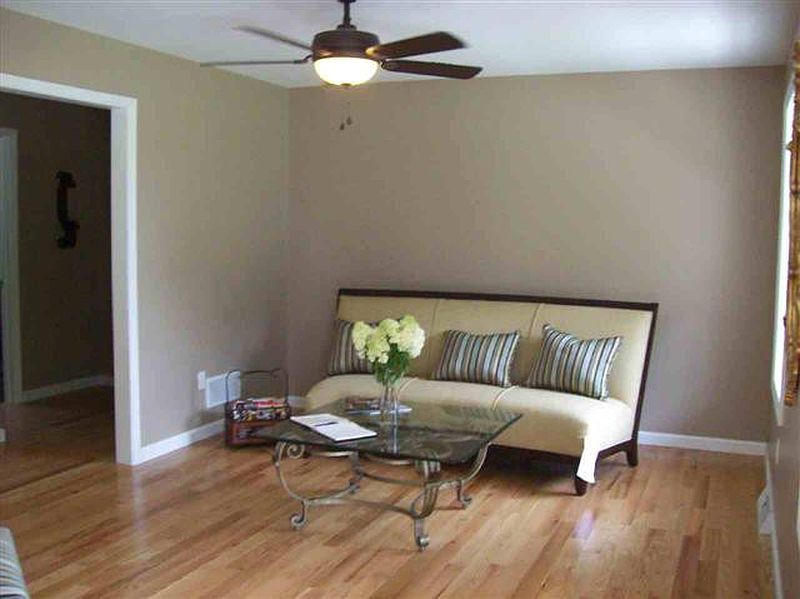 2nd image of 34 CHARLTON Road