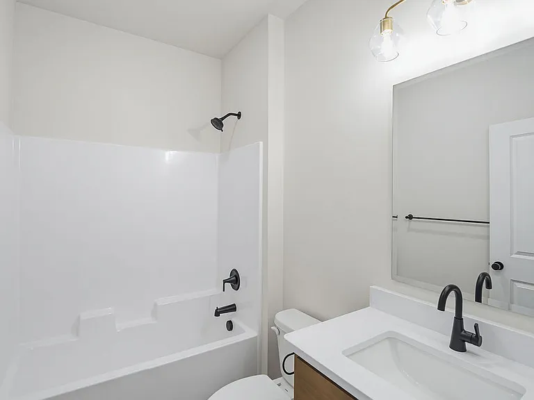 435 E River Ln — Photo 14