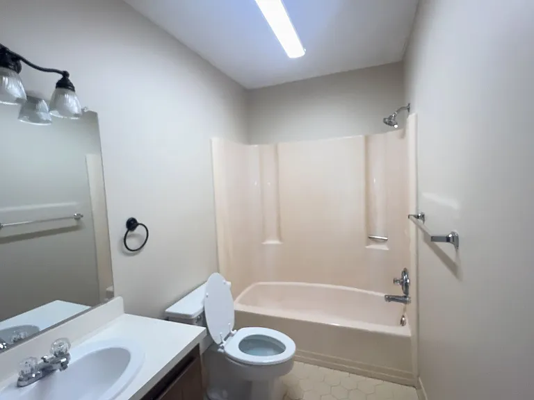706 Avenue D — Photo 5