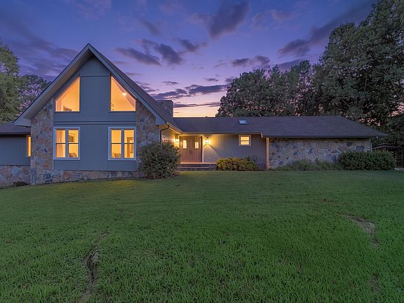 2nd image of 809 Brookhollow Ln