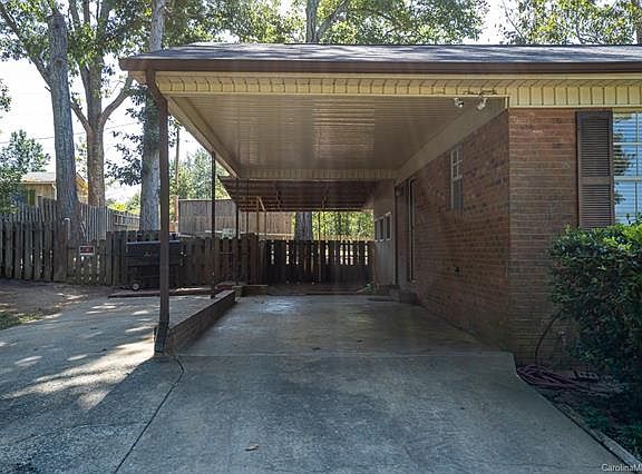 4th image of 113 Shady Bluff Dr