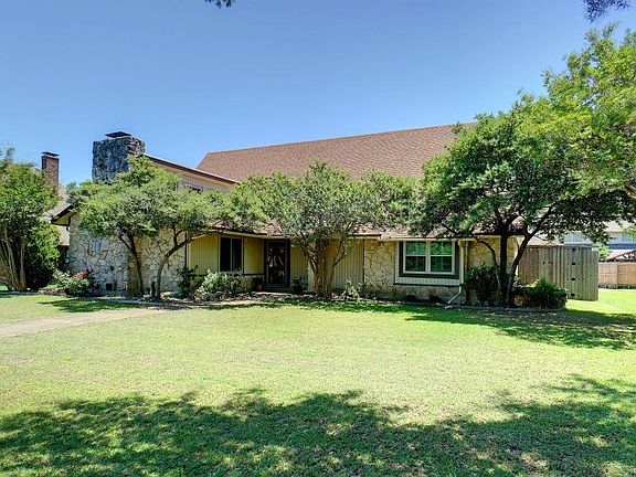 2nd image of 220 Gold Finch Dr