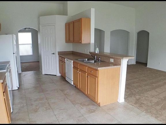 4th image of 1202 SW Albenga Ave