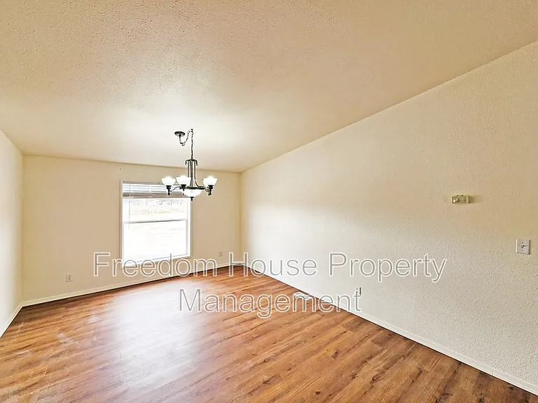 5220 Jerry Ave — Photo 14
