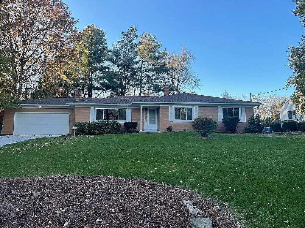 1156 Magdalyn Dr photo 1