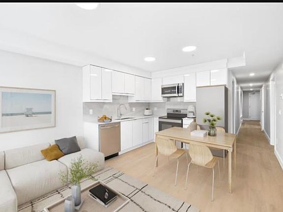 3rd image of 3050 Kingsway Rd #302