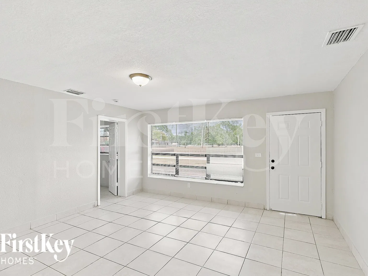 4 bed, 2.0 bath, 1300 sqft, $2,815 — Photo 2
