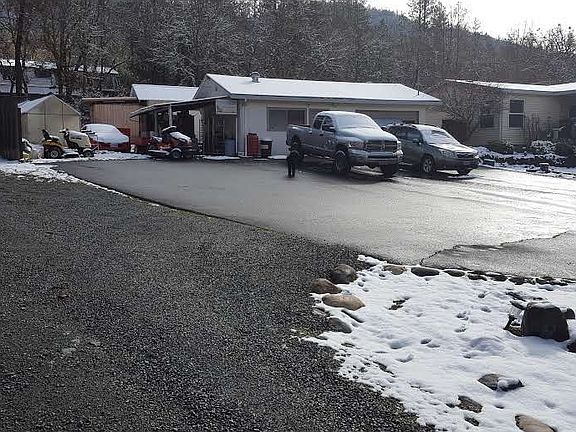 4th image of 2424 E Evans Cres