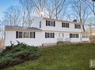 15 Forestwood Dr, Stamford, CT 06903