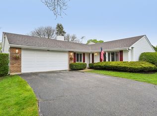 101 Heather Ct, Rolling Meadows, IL 60008