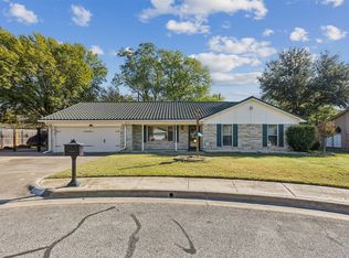 3320 Robinhood Ct, Bedford, TX 76021