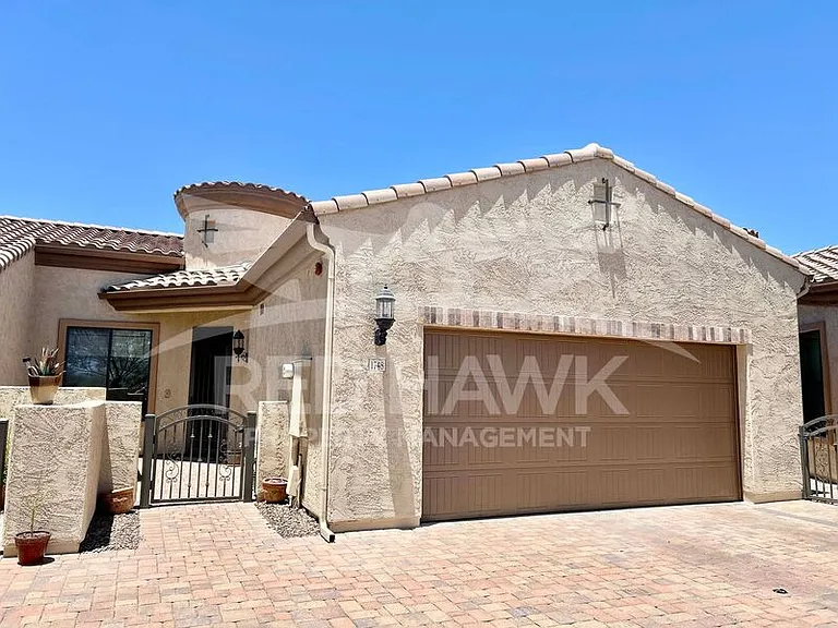 1748 N Makalu Cir — Photo 2