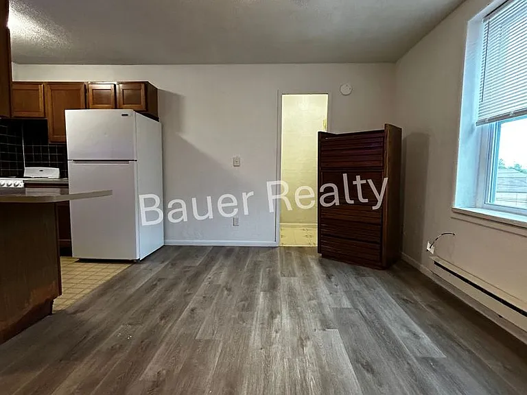 43 E Main St — Photo 3