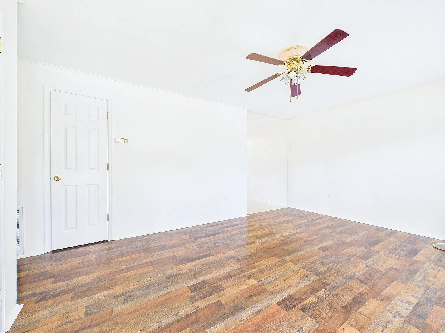 3 bed, $1,275 — Photo 3