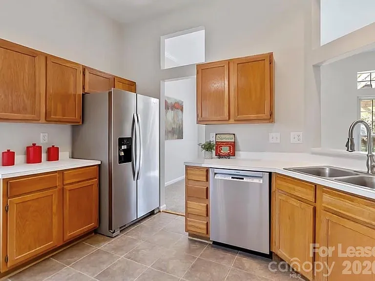 12100 Landing Green Dr — Photo 3