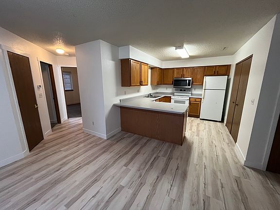 3rd image of 127 Northridge Dr #127