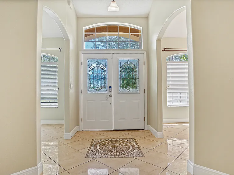 774 Princeton Dr — Photo 2