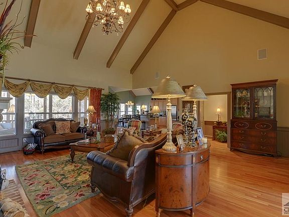 5th image of 297 Lakeshore Dr